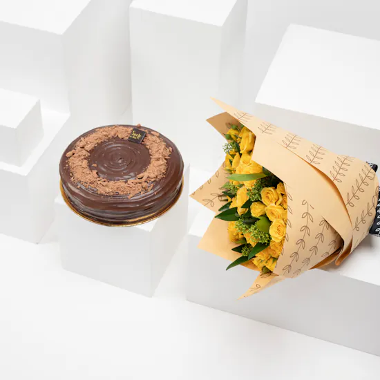 Warm Yellow With Matilda Cake by Sucre De Nada