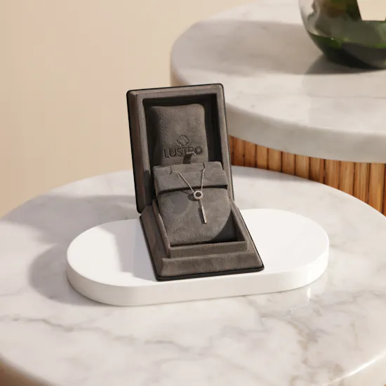 Lustro Gold and Diamond Necklace | Love Flowers Vase