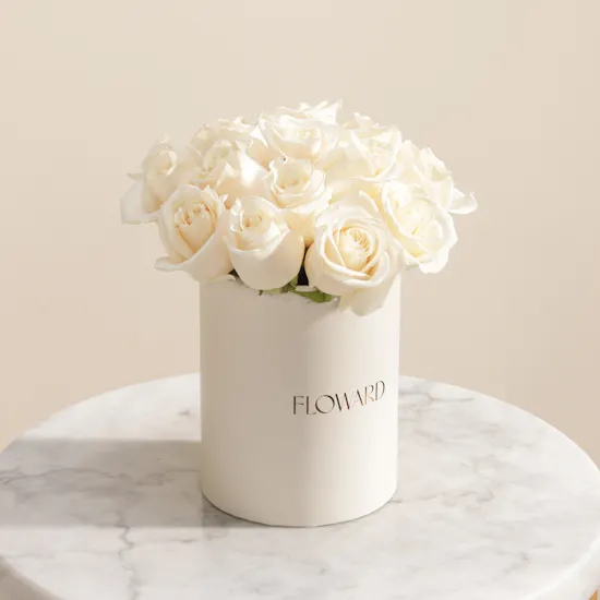 Dreamy White Rose Box | 17 Flowers