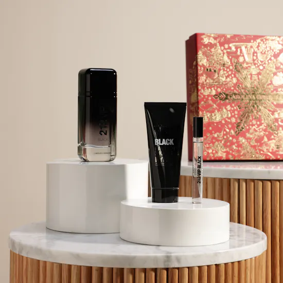 مجموعة هدايا عطر 212 ڤي آي بي بلاك للرجال من كارولينا هيريرا