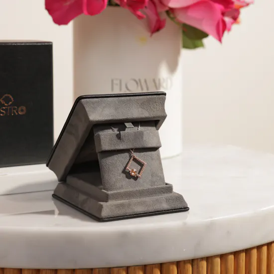 Lustro Gold and Diamond Necklace | Vibrant Elegance Roses Box