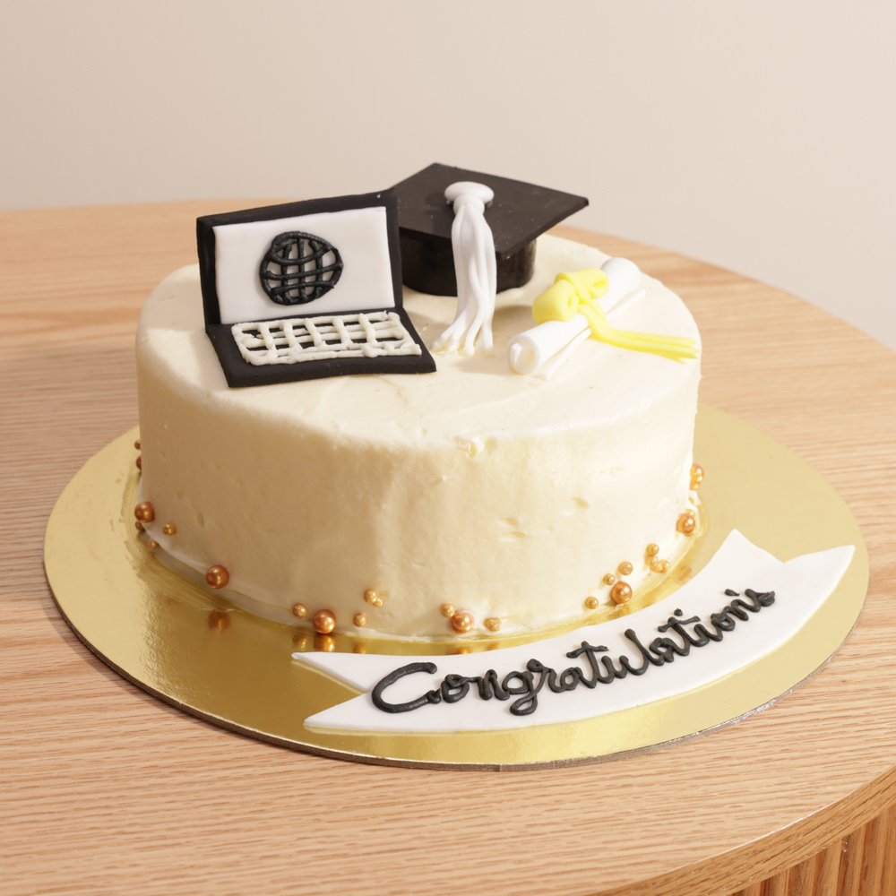 كيكة التخرج من هلن بيكري | كلية الحاسبات والمعلومات 