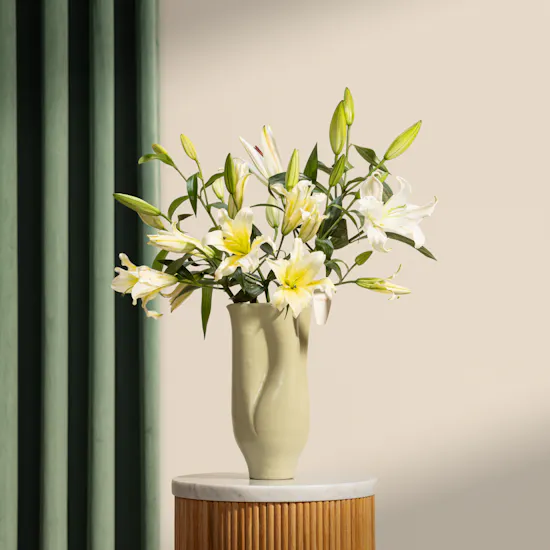 Nno Java White Lily Vase