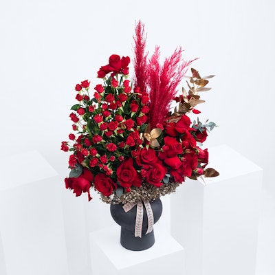 Romantic Flowers | Black Vase