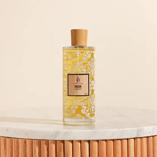 Alghawaly Perfumes Musk Cologne 250 ml | Trio Roses Bouquet
