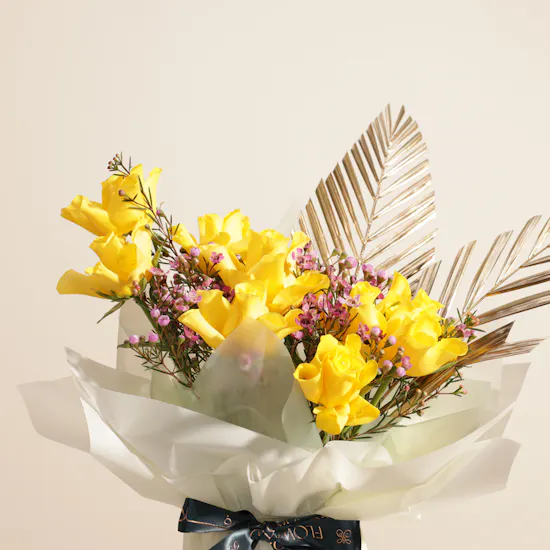 Bateel Chocolate Small Glass Tray | Enchanting Flower Bouquet