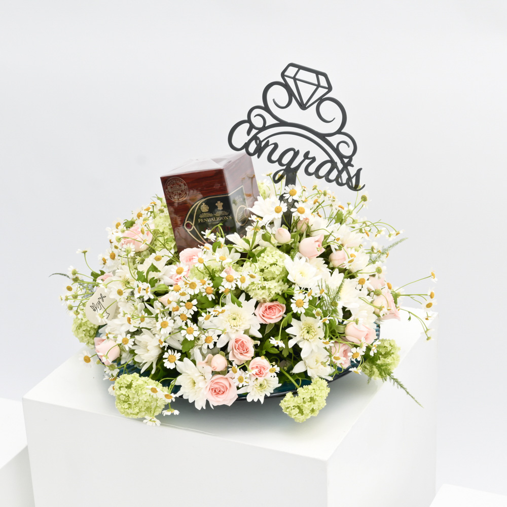 عطر هالفيتي من بنهاليغنز | باقة زهور للتهنئة