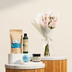 Areej Vanilla Beauty Set | Joy Moment Flower Bouquet