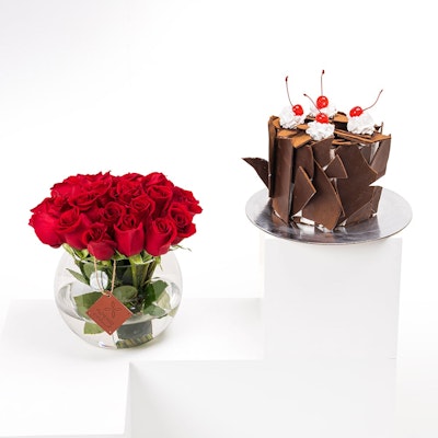 Black Forest Cake | Red Roses Vase 