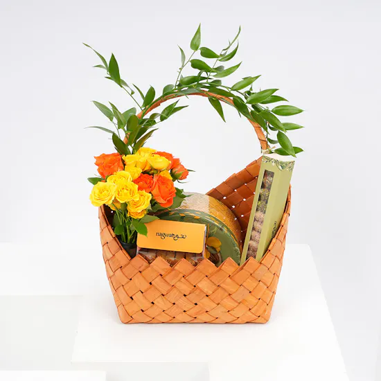 Nagwa Small Hamper & Sunshine Roses