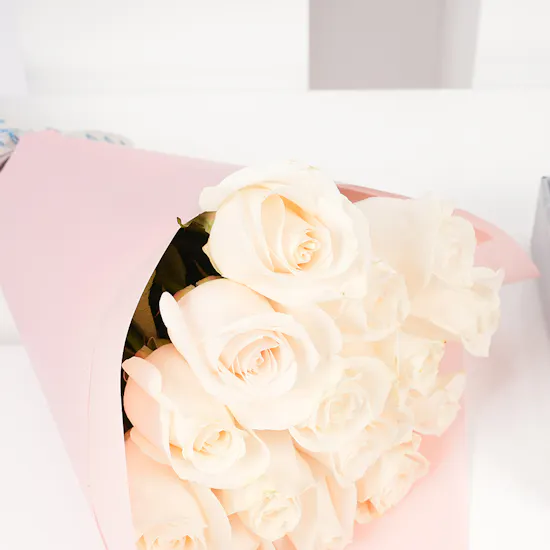 Hanoverian Caramel Chocolates Box | White Roses