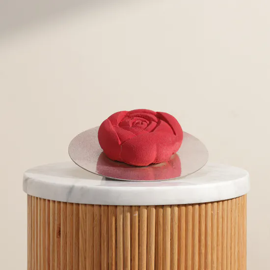 Floward Raspberry Chocolate Red Rose Cake