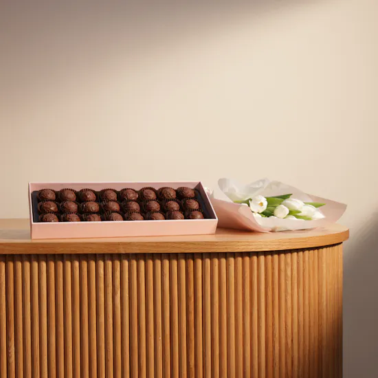 Hanoverian Chocolates Box | Flowers Bouquet