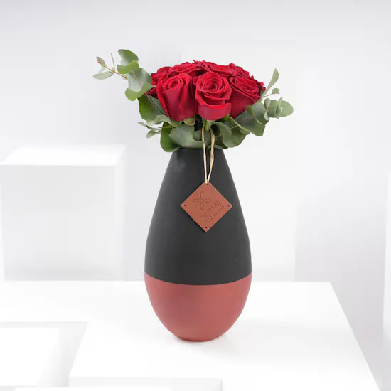 12 Red Roses | Black Vase