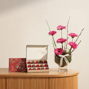 Floward Birdsong Chocolate Box | Dreamy Flower Vase Floward Birdsong Chocolate Box | Dreamy Flower Vase
