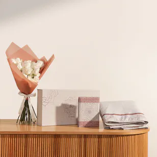 Floward Pure Serenity Set | Gentle Beauty Flower Bouquet