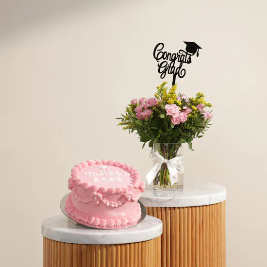 Floward Pink Graduation 2026 Cake | Festive Flowers