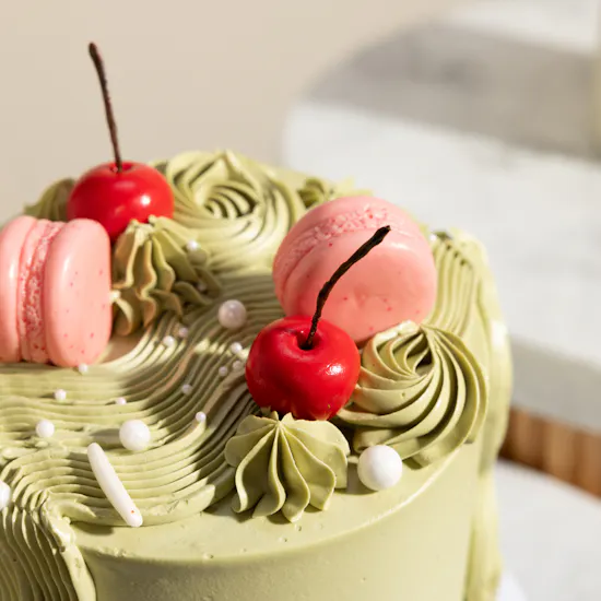 Floward Striking Omani Women's Day Green Cake and Balloon | Petals of Grace