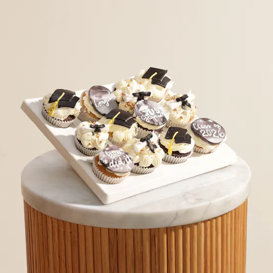 Floward Cap & Diploma Celebration Cupcakes