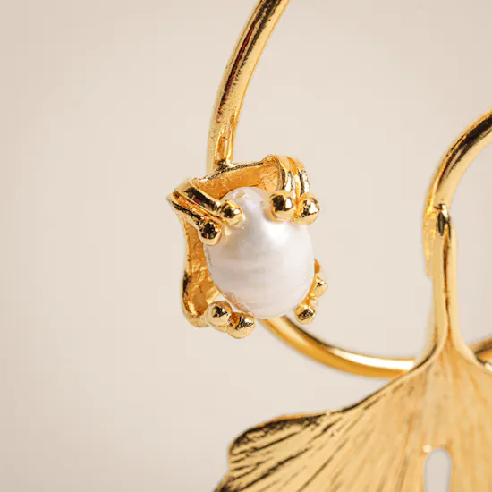 Lynyer Gold-plated Twisted Flora Pearl Necklace