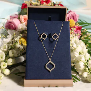 Midad Arabesque Diamond Set | Delightful Bouquet Midad Arabesque Diamond Set | Delightful Bouquet