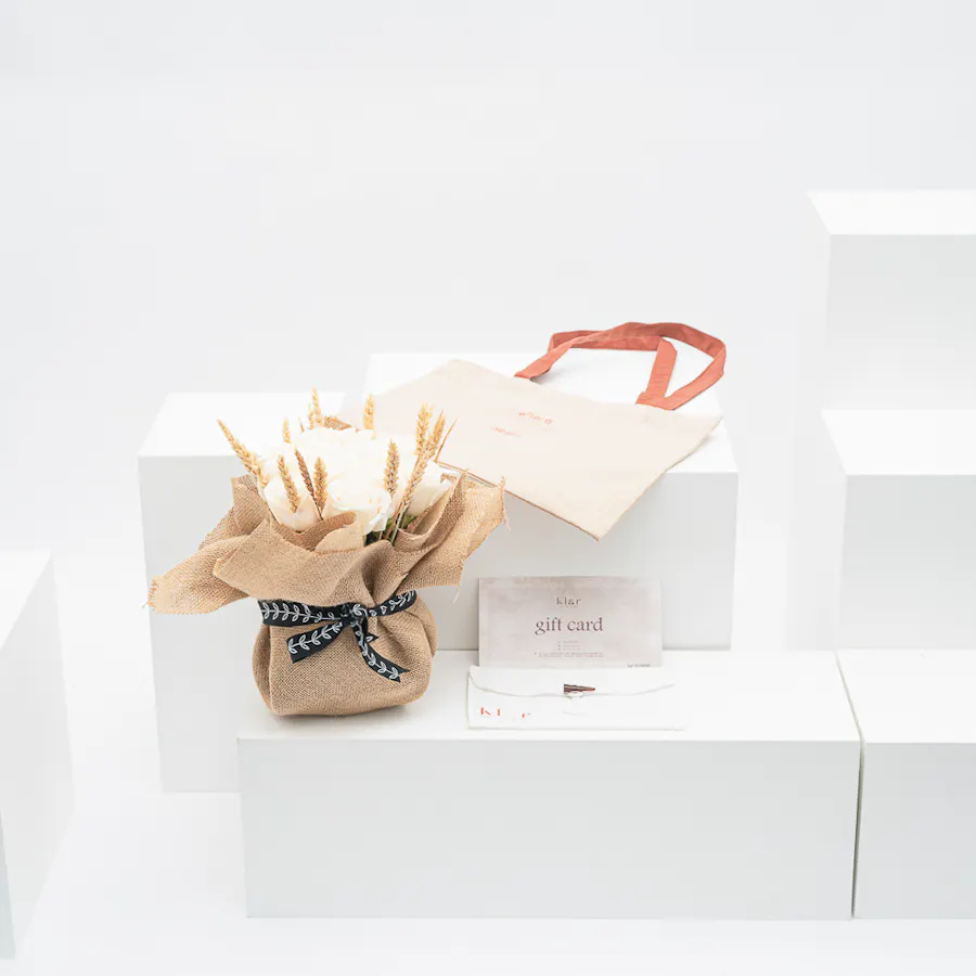 Klar Nail Spa Gift Voucher | Roses Vase 6