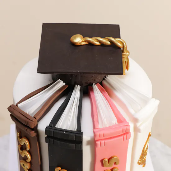 Floward Graduation Day Cake