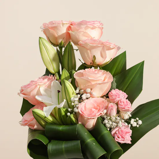 Levo Crepe Dentelle Chocolate Green Tray | Delicate Flower Vase