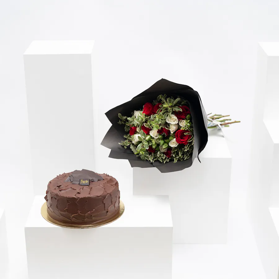 The red bouquet with Sucre De Nada - Chocolate Fudge Cake 1
