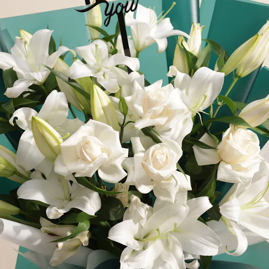 Grand Gratefulness Flower Bouquet