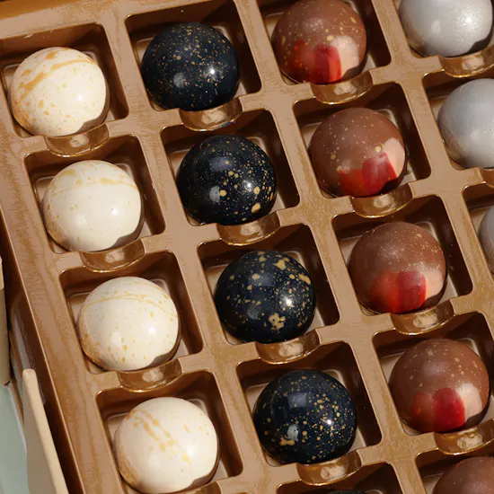 Nua Signature Arabesque Chocolate Box