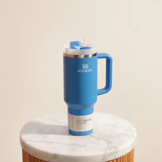 كوب كوينشر أزرق بمقبض وفتحة للماصة من ستانلي
