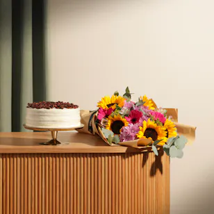 Sucre De Nada Pumpkin Cake | Sunflowers Bouquet