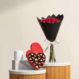 Fleur Red Heart Chocolate Box | Scented Candle and Rose Bouquet Fleur Red Heart Chocolate Box | Scented Candle and Rose Bouquet