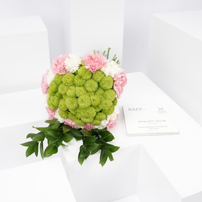 بطاقة اهداء من راف باي باريس مع باقة زهور الربيع