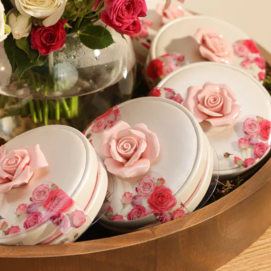 10 Bostani Rose Chocolates Box & Garden Flowers