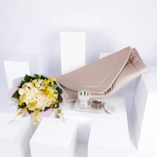 Quffa Prayer Gift Box | Beautiful flowers