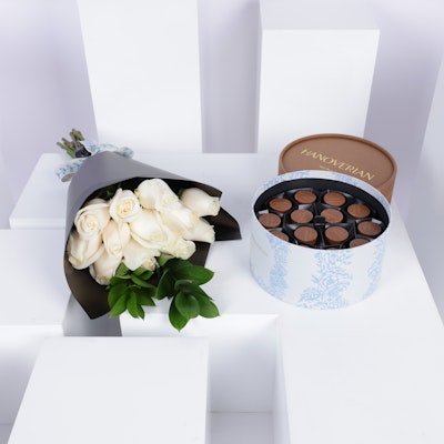 Hanoverian Chocolate Mix Brand Box | White Roses