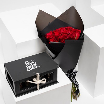 Red rosses with Feelgood tea