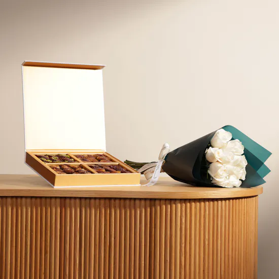 Bateel Qamara Box | White Roses