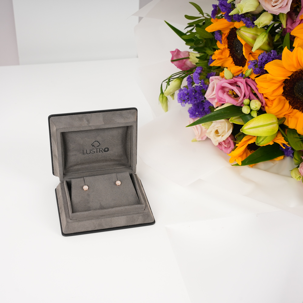 حلق ستيلاروزا الألماس من لسترو | زهور مشرقة