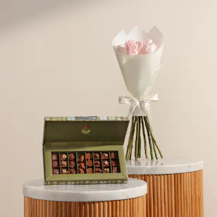 Soucolat Velvet Green Chocolate Box | Prestige Touch Flowers Soucolat Velvet Green Chocolate Box | Prestige Touch Flowers