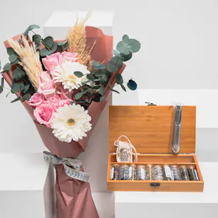 Feel Good Tea Wooden Box | Charming Bouquet