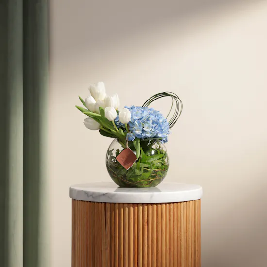 Enchasing Flowers Vase