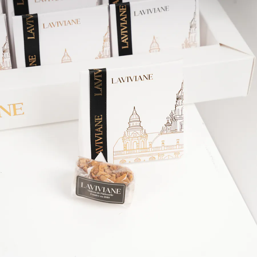 Laviviane Chocolate Favors Tray | Carnation Vase 4
