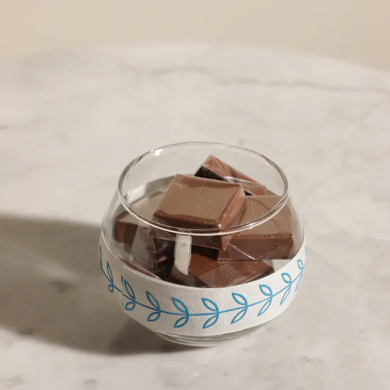 Floward Chocolate Vase | 12 Pieces