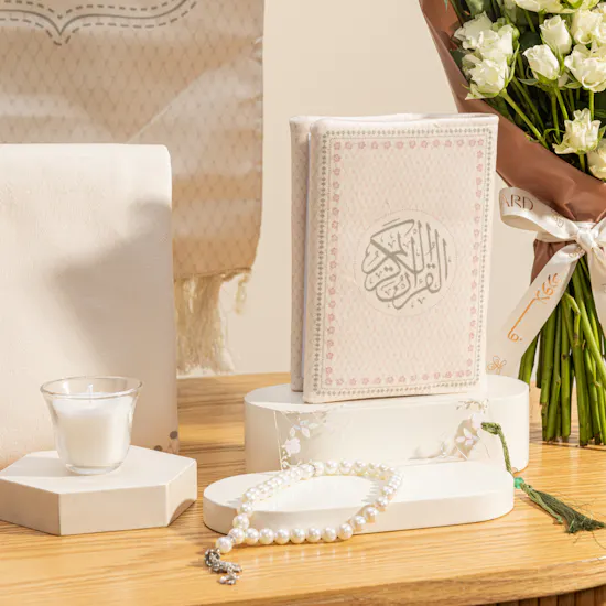 Urban Rugs Flory Islamic Gift Box | Serenity Flowers Bouquet