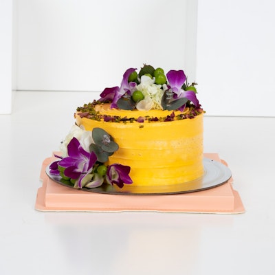 Roselle Classic Saffron Cake With Flowers