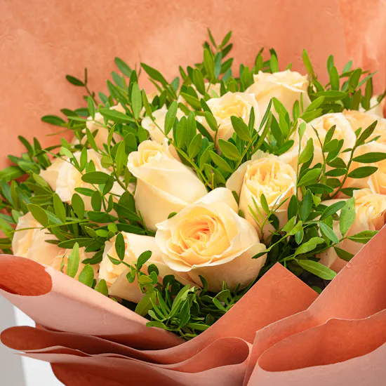 Munch Chocolate Cake | Roses Bouquet