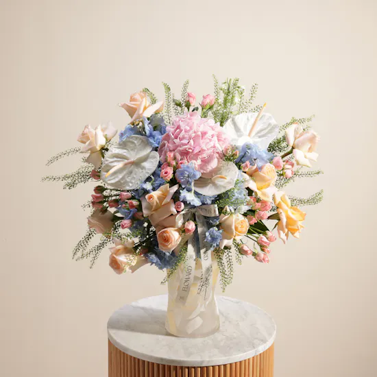 Modern Romance Flowers Vase